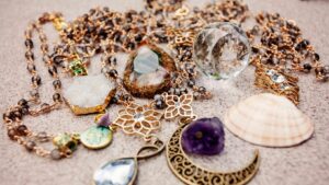 Read more about the article The Techniques You Need for Bead and Wire Jewelry